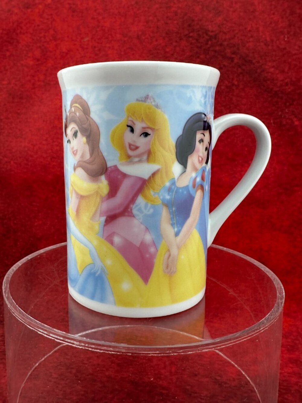 WALT DISNEY 7 PRINCESS COFFEE CERAMIC MUG CUP 2010 DISNEYLAND, WHITE